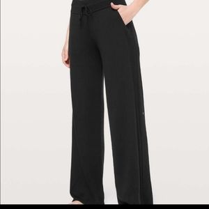 Lululemon 'In The Comfort Zone' pants